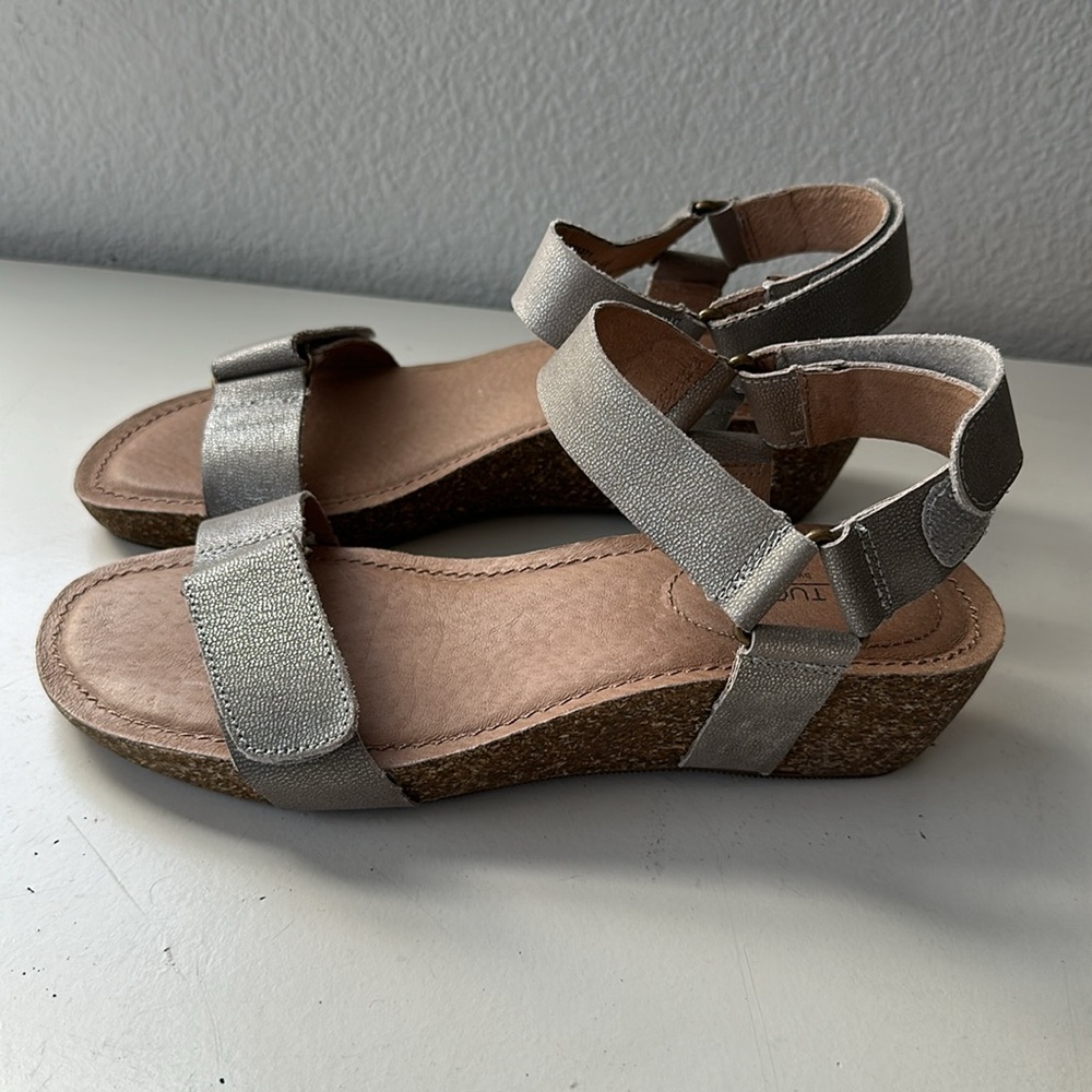 Adam Tucker Gray and Brown Sandals with Velcro Straps